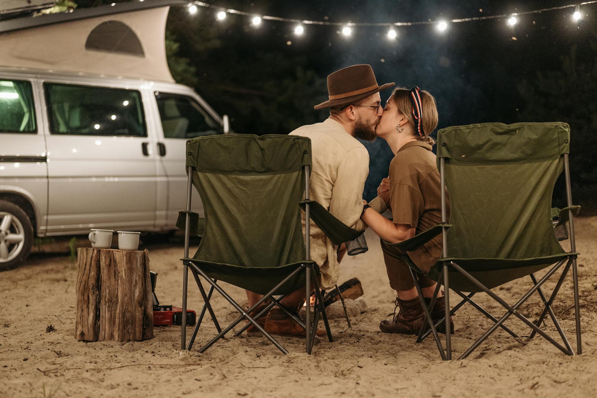 friends-with-benefits-kissing-outside-camper