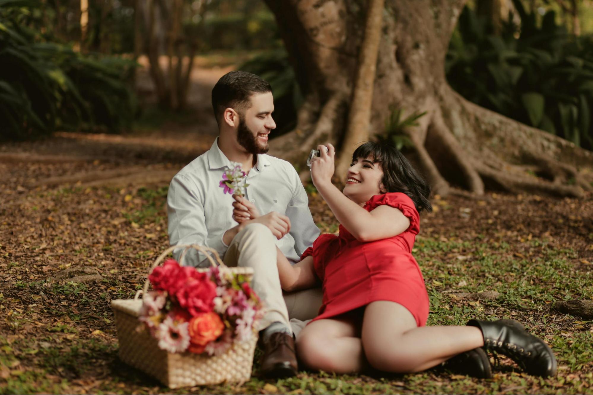 a-romantic-couple-on-picnic-taking-photos