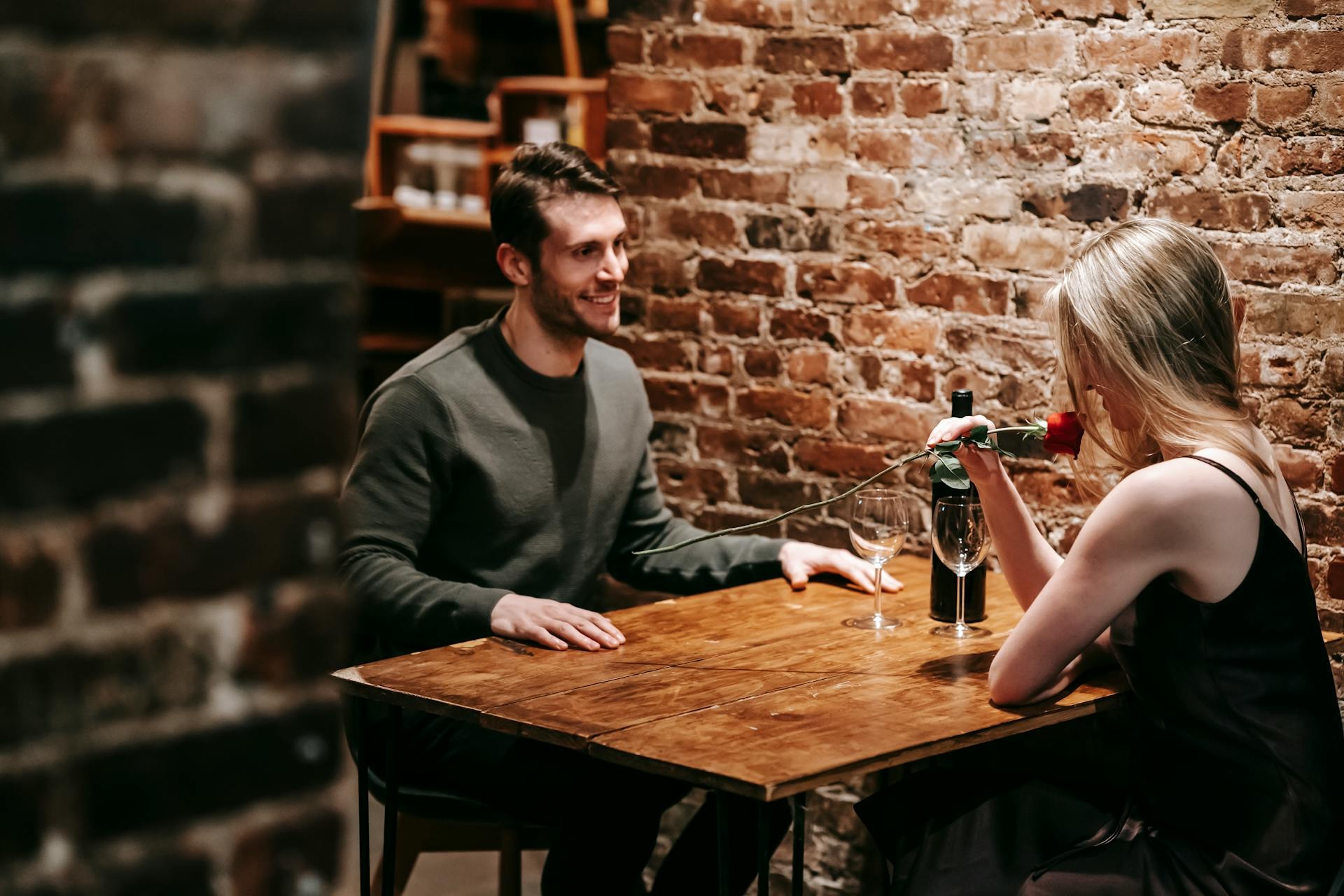 person-love-bombed-on-first-date-red-flag