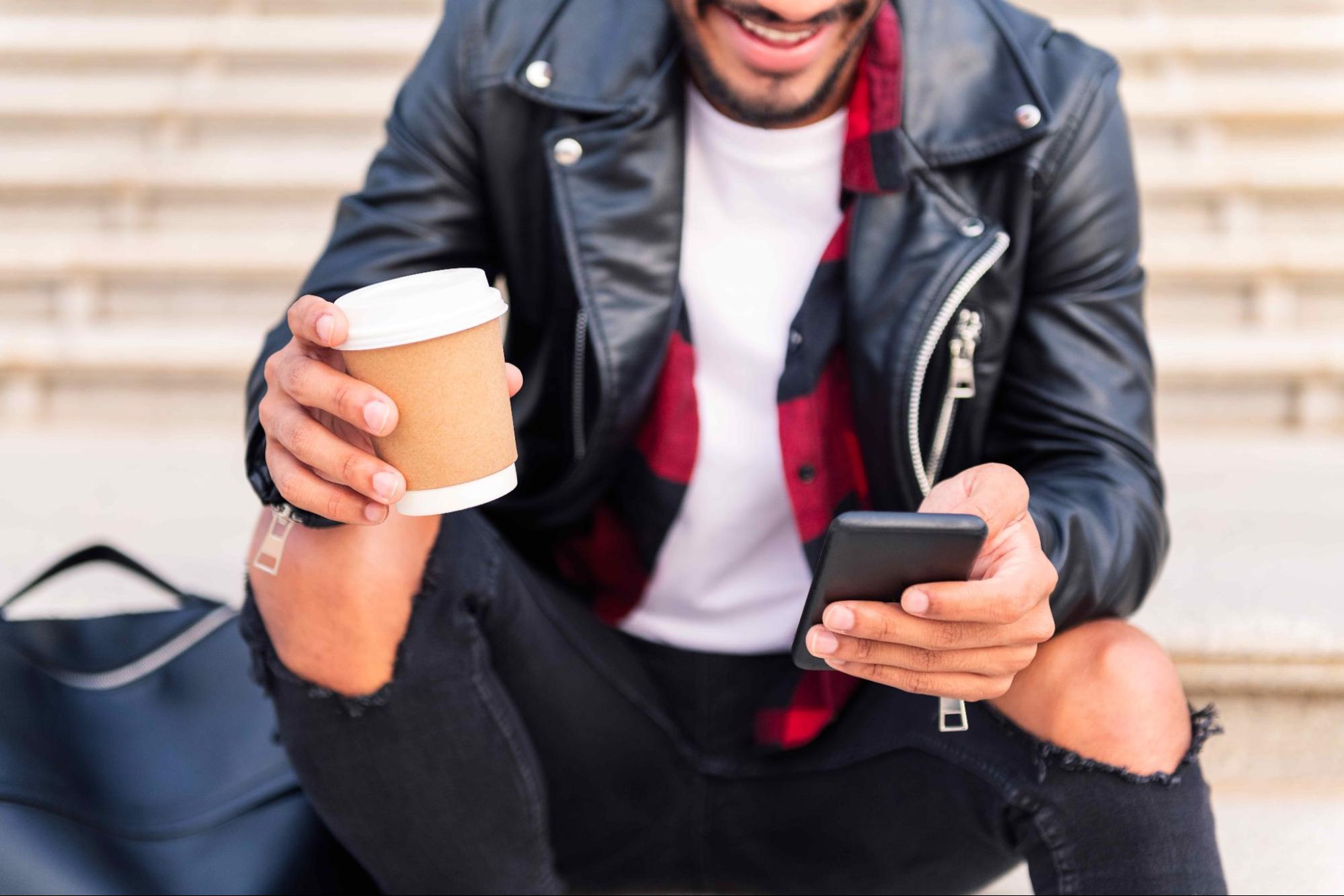 man on phone looking for real date on dating apps