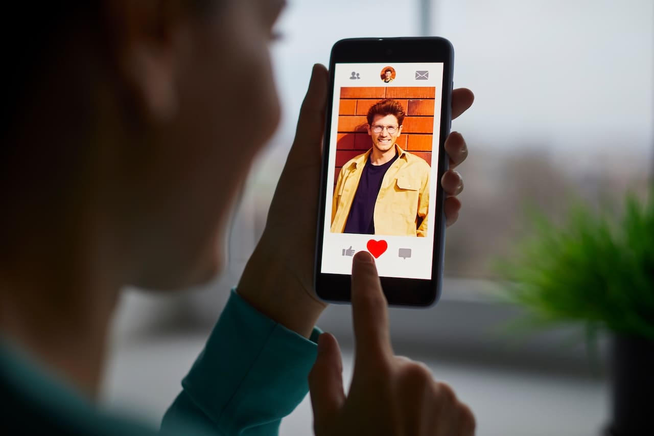 user-on-phone-looking-at-dating-sites-like-ashley-madison